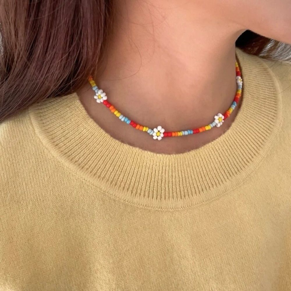 NWT Flower Beaded Y2K Necklace